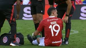 Borré deixa o gramado - Foto: Sportv/Premiere