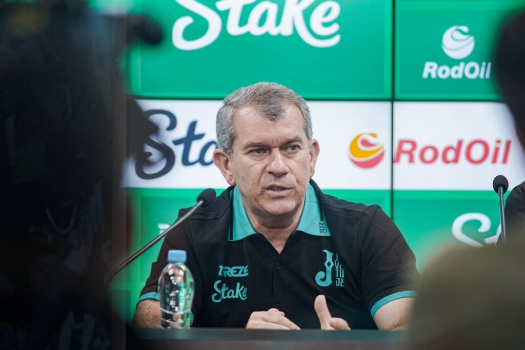 Bragantino: Treinador concedeu entrevista coletiva após o empate por 1 a 1 contra o Fluminense - Foto: Reprodução