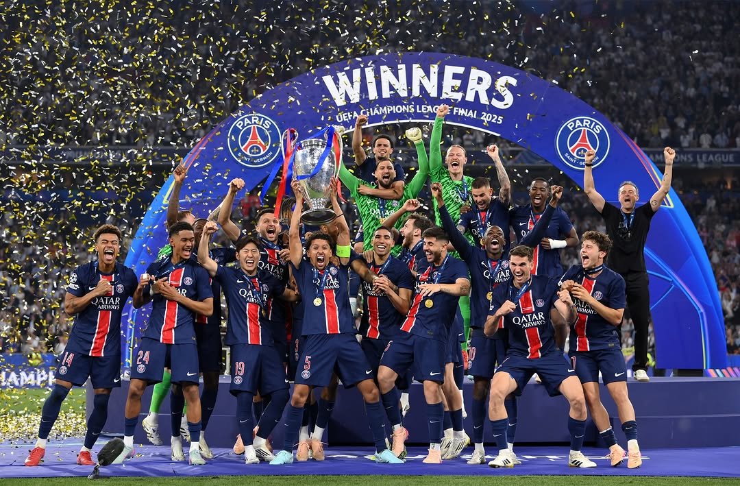 Paris Saint Germain levantando a taça da Champions Foto: Divulgação/PSG/Uefa