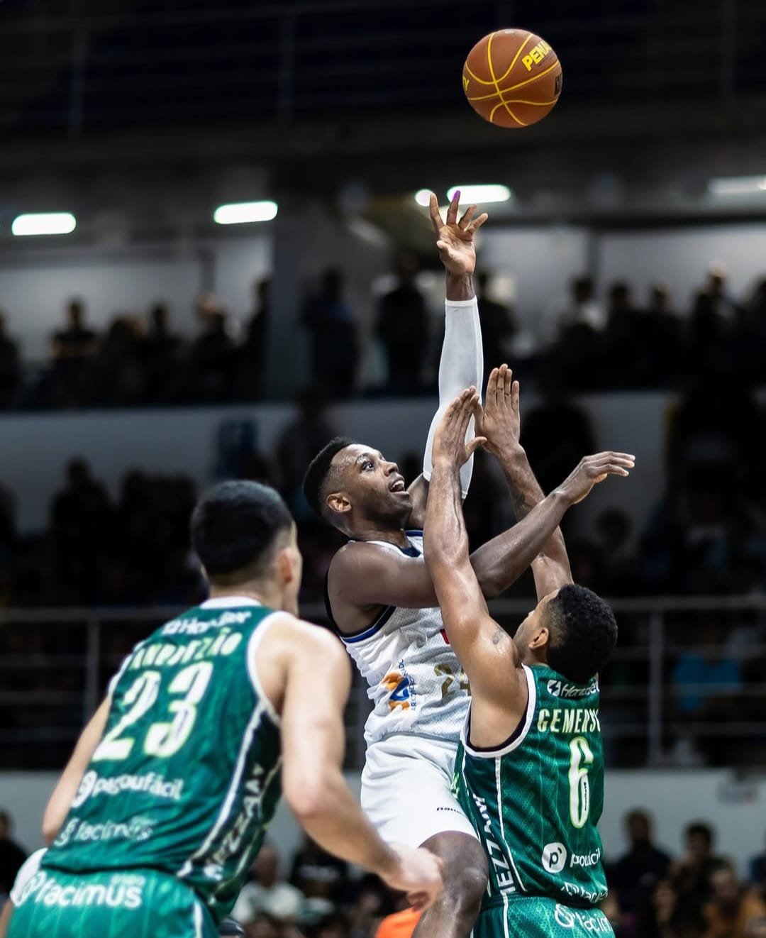 Duelo entre Minas e Bauru pelas semifinais do NBB - Foto: Hedgard Moraes/MTC