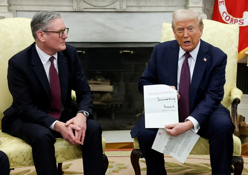 Presidente dos EUA, Donald Trump se encontra com premiê britânico Keir Starmer .