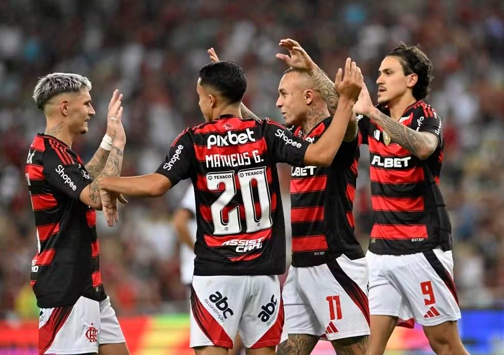 Varela, Matheus Gonçalves, Cebolinha e Pedro em Flamengo x Botafogo-PB — Foto: André Durão