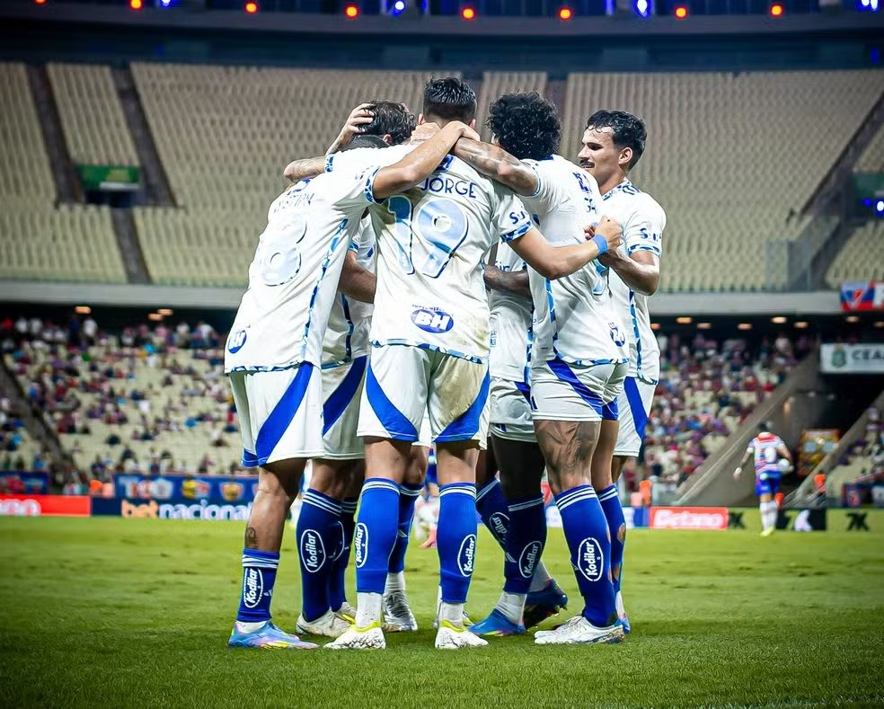 Cruzeiro: Jogadores do Cruzeiro comemoram gol — Foto: Gustavo Aleixo/ Cruzeiro
