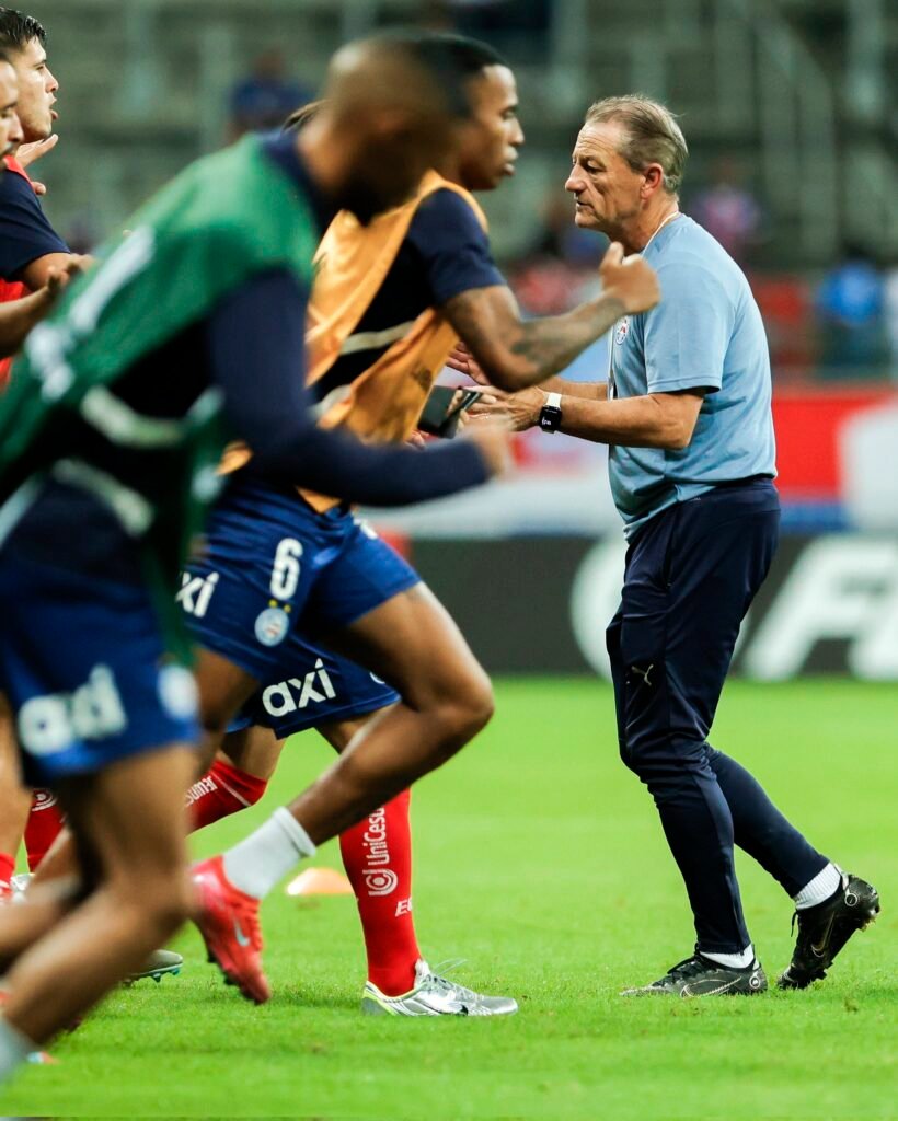 Foto: @eusourafao Jogadores do Bahia durante aquecimento