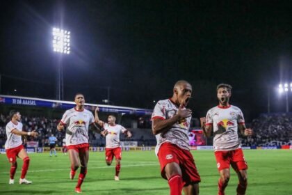 Jhon John comemorando o gol da vitória contra o Juventude Foto: Ari Ferreira/ RedBul Bragantino
