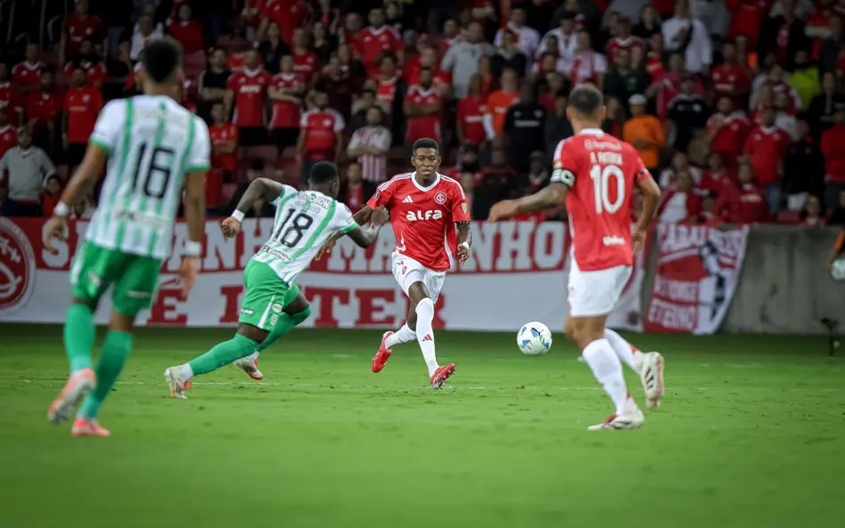 Jogo do Internacional e Atlético Nacional no Beira Rio - Foto: Vinicius Molz/ AGIF
