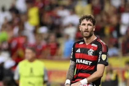 Léo Pereira comemorando o gol da classificação na Libertadores Foto: André Durão