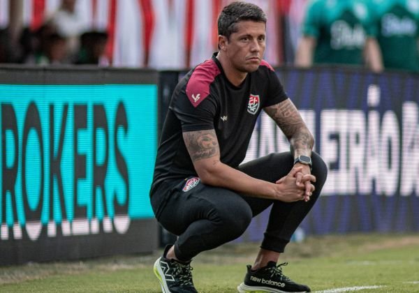 Vitória: Thiago Carpini em jogo do Vitória no Brasileirão - Foto: Divulgação/ EC Vitória