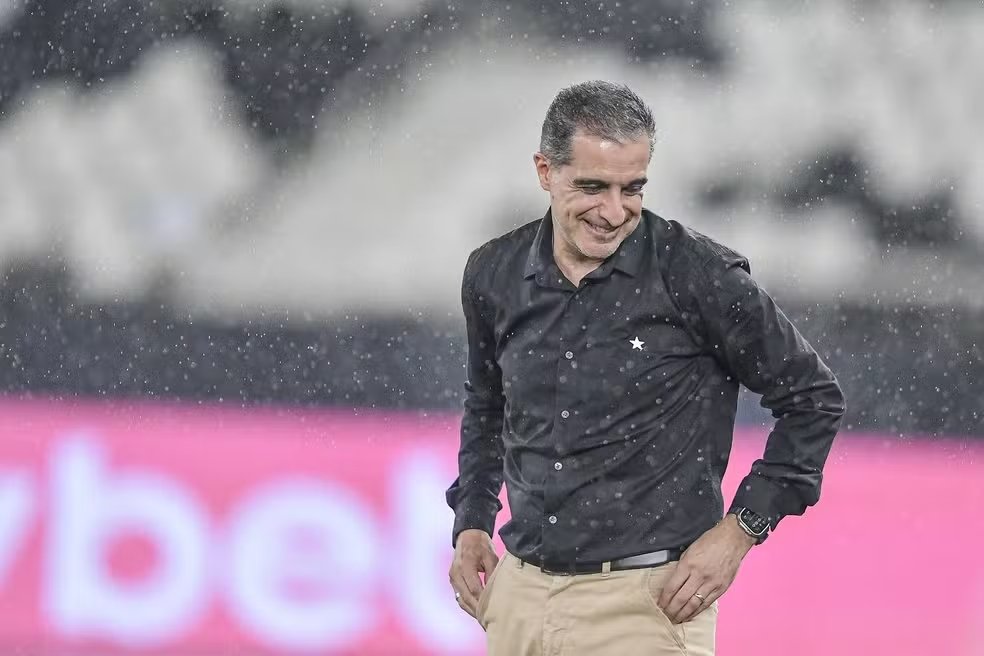 Renato Paiva em Botafogo x Inter - Foto: Thiago Ribeiro/AGIF