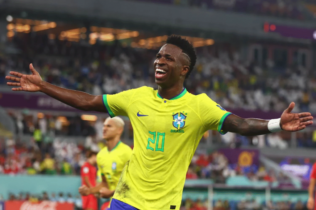 Carlo Ancelotti: Vini Jr. dentro de campo em um jogo da Seleção Brasileira em novembro - Foto: Reprodução