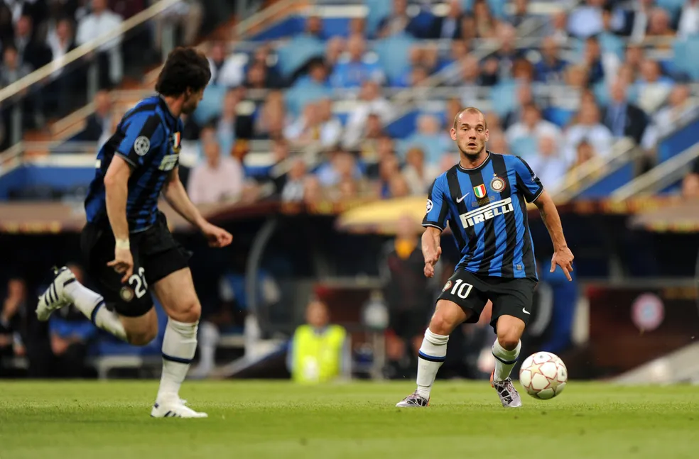 Diego Milito e Sneijder, dupla importante para o título da Inter de Milão em 2009/10 - Foto: AMA/Corbis via Getty Images