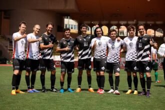 Jogo beneficente com pilotos e ex-pilotos da F1 em Mônaco — Foto: Divulgação