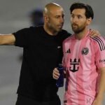 Macherano e Messi em campo, dialogando - Foto: Kevin C. Cox/Getty Images
