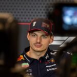 Max Verstappen está cada vez mais perto de seguir com a Red Bull em 2026 - Foto: AFP