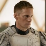 Alexander Skarsgård na série Diários de um Robô-Assassino - Foto: Divulgação/ Apple TV+