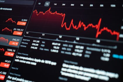The screen showing data about the financial crisis