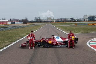 Ferrari encontra sérias dificuldades de ser competitiva nesta temporada, que segue sendo conduzida pela McLaren - Foto: Getty Images