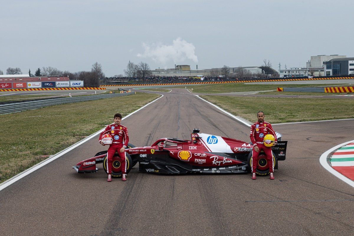 Ferrari encontra sérias dificuldades de ser competitiva nesta temporada, que segue sendo conduzida pela McLaren - Foto: Getty Images