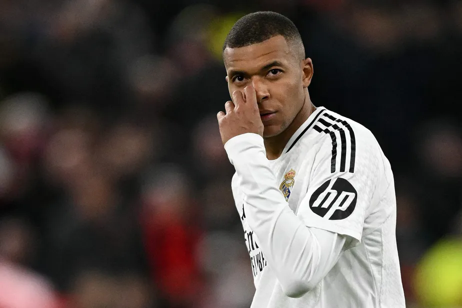 Mbappé não participou do primeiro jogo do Real Madrid no Mundial - Foto: Maria Gracia Jimenez/Soccrates/Getty Images