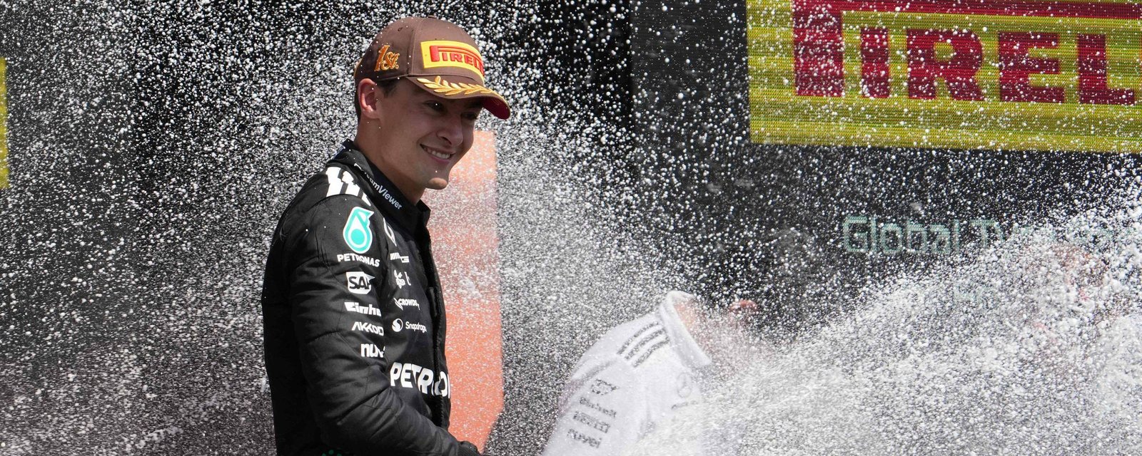 Russell comemorando a vitória no GP do Canadá - Foto: Mercedes/AP