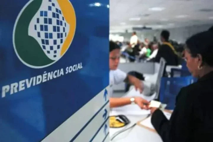 No dia 24/04 o governo federal anunciou a suspensão imediata de todos os descontos mensais realizados por associações e sindicatos nos benefícios do INSS - Foto: Arquivo/Agência Brasil)