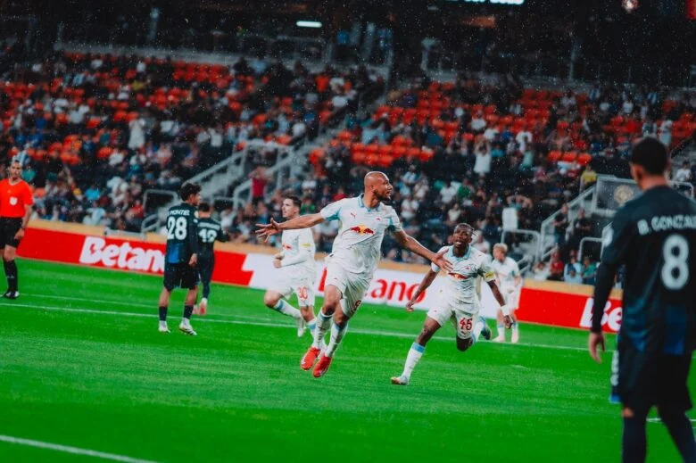 Comemoração de um dos gols do RB Salzburg sobre o Pachuca, do México - Foto: Reprodução/Reuters