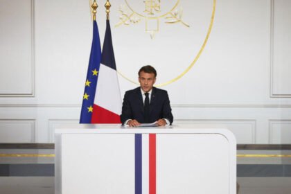 O presidente francês Emmanuel Macron realiza uma coletiva de imprensa no Palácio do Eliseu, em Paris, na sexta-feira,13 de junho de 2025 - Foto: Michel Euler/AP