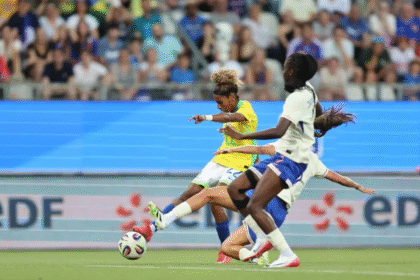 Luany marca primeiro gol da partida em amistoso contra a França - Foto: Livia Villas Boas/CBF