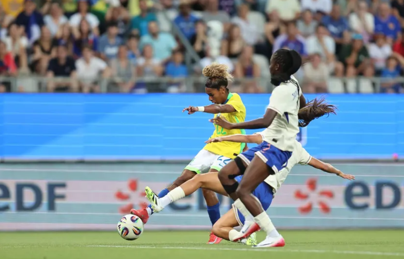 Luany marca primeiro gol da partida em amistoso contra a França - Foto: Livia Villas Boas/CBF