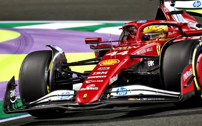 Lewis Hamilton em ação em GP - Foto: Reprodução/Getty Images