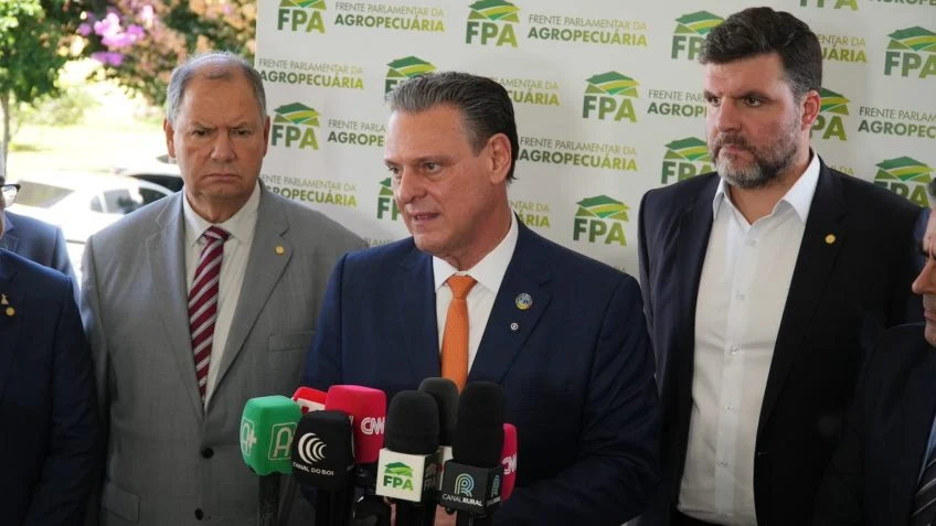 O ministro da Agricultura e Pecuária, Carlos Fávaro anuncia pedido para conter crises sanitárias no setor agropecuário após corte de R$ 622,8 milhões no orçamento da Agricultura - Foto: Reprodução