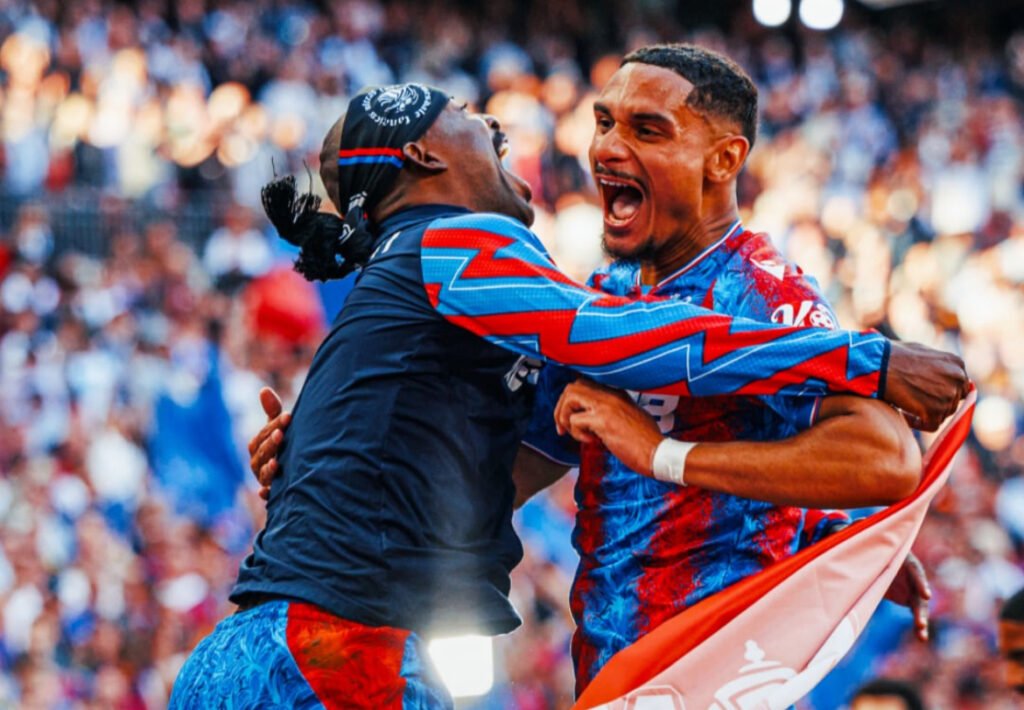 Crystal Palace: Jogadores comemorando título da FA Cup - Foto: Divulgação/CPFC
