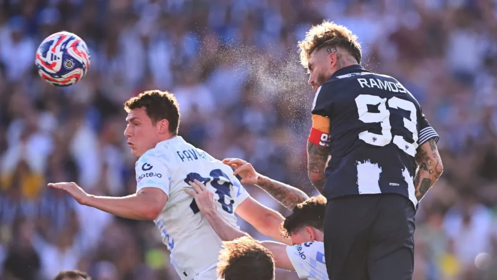 Sergio Ramos abre o placar de cabeça - Foto: Divulgação/@Rayados