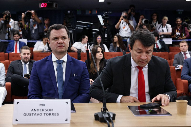Em destaque, Anderson Torres e o Dr. Eumar Roberto, responsável pela defesa - Foto: Ton Molina/STF