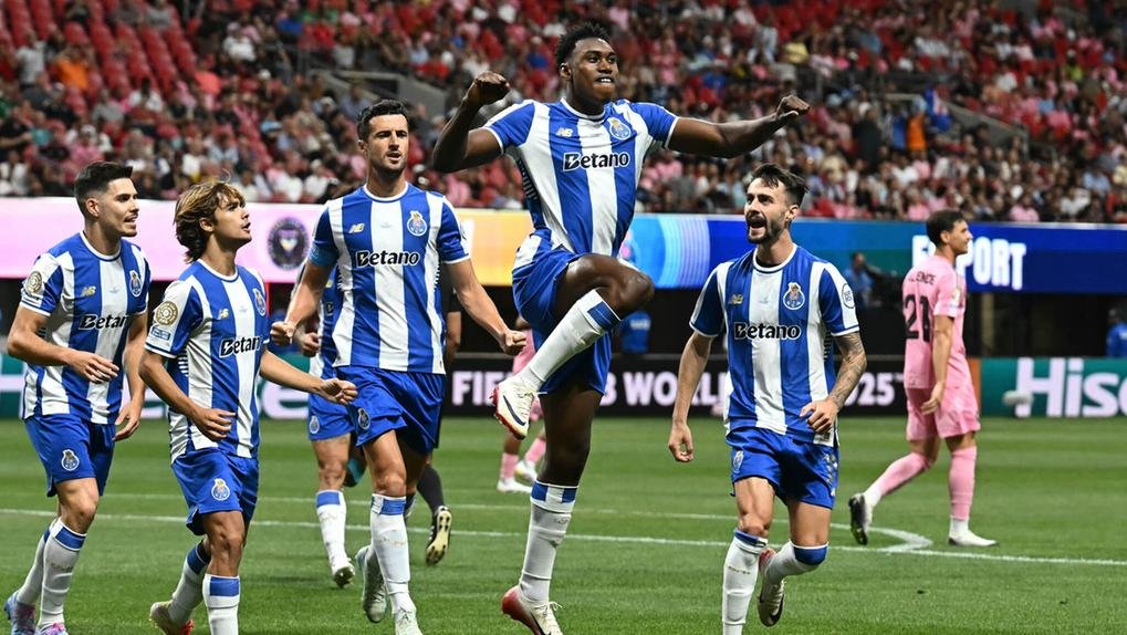 Porto e Al Ahly se enfrentam no Super Mundial de Clubes 2025 nesta segunda-feira - Foto: Paul Ellis/AFP
