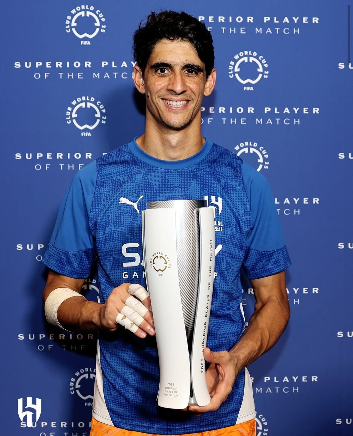 Yassine Bono, goleiro do Al-Hilal, recebeu o prêmio de destaque da partida. Foto: Divulgação/Instagram (@alhilal)