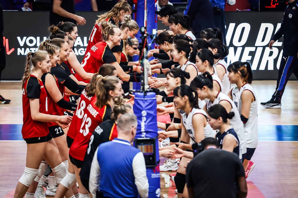 Cumprimento das jogadoras pós partida - Foto: Reprodução/VNL