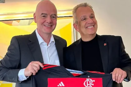 Gianni Infantino recebe camisa do Flamengo - Foto: Divulgação/Instagram