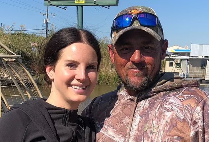 Lana Del Rey e suposto novo namorado — Foto: Reprodução/Instagram