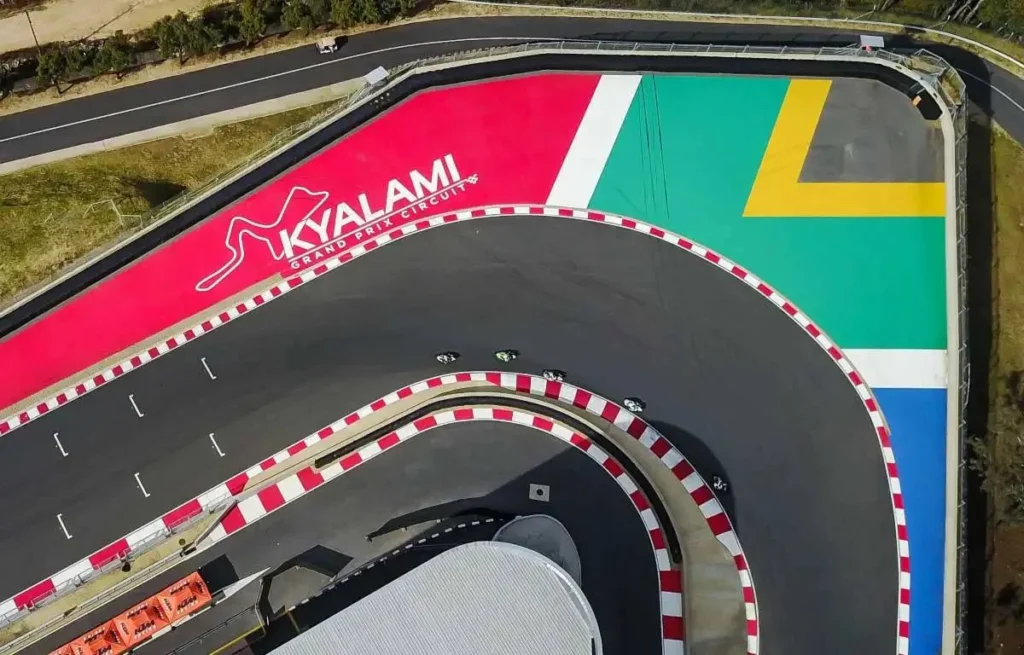 ''O atual traçado de 4.522 km, atualizado em 2016, já possui a certificação de Grau 2 da FIA e o complexo de Kyalami provou ser um local de sucesso, autossustentável, com atividades comerciais durante todo o ano" - Foto: Getty Images