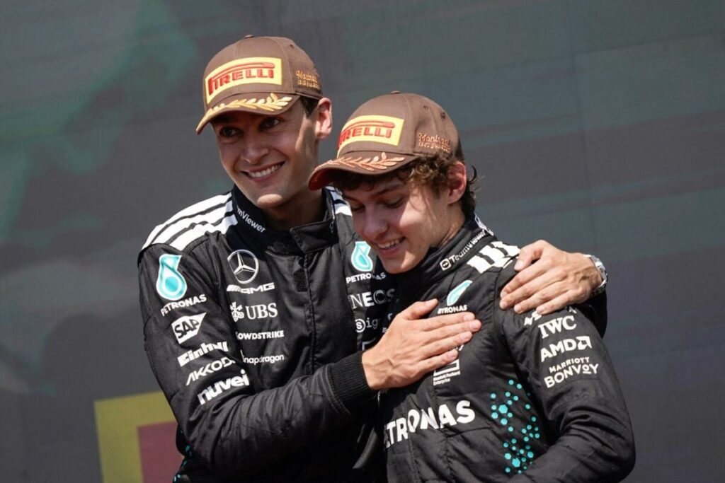 George Russell e Kimi Antonelli receberam elogios do chefe da Mercedes - Foto: AFP