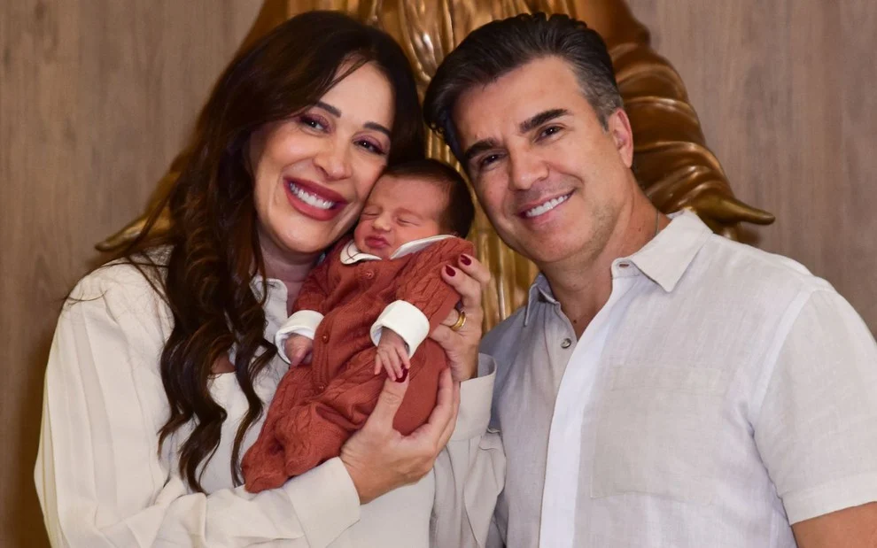 Claudia Raia e Jarbas Homem com o filho Luca, recém-nascido - Leo Franco/AG News