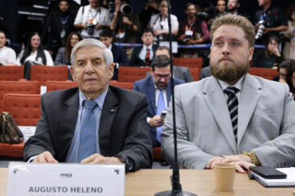 Augusto Heleno e seu advogado Matheus Mayer - Foto: Ton Molina/STF