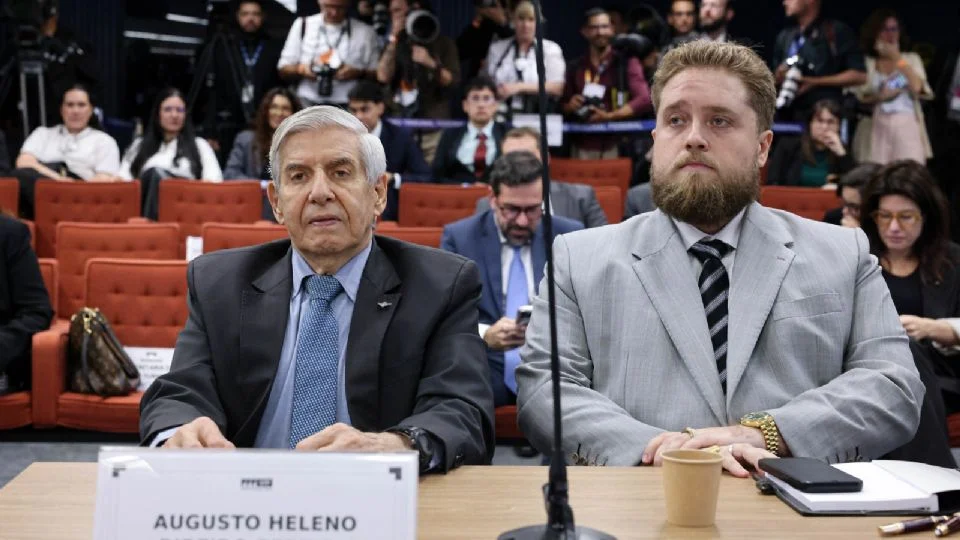 Augusto Heleno e seu advogado Matheus Mayer - Foto: Ton Molina/STF