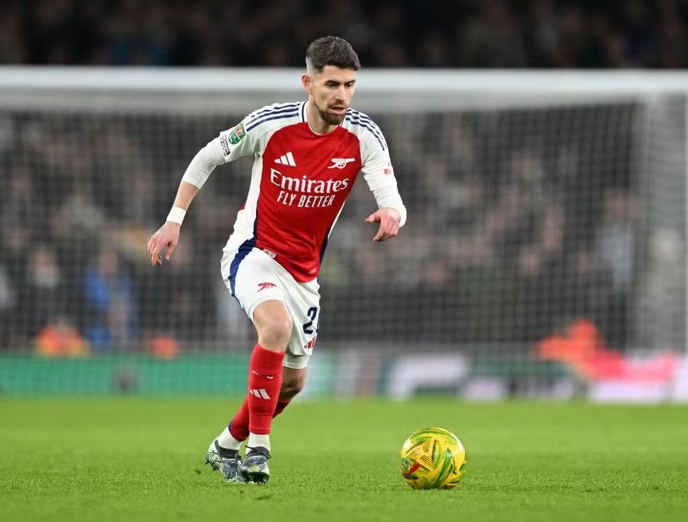 Jorginho em ação pelo Arsenal - Foto: David Price/Arsenal FC via Getty Images