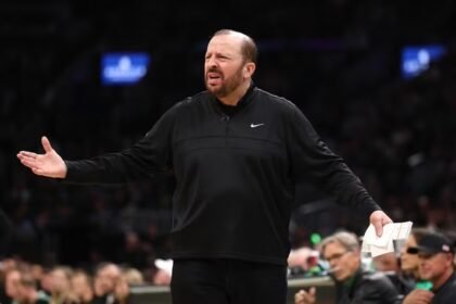 Tom Thibodeau era técnico do New York Knicks - Foto: Maddie Meyer/Getty Images