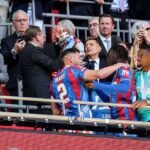 John Textor e sócios comemoram título da FA Cup do Crystal Palace - Foto: Robin Jones/Getty Images