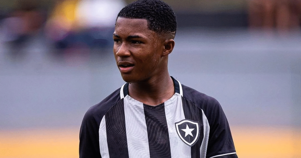 Botafogo: Com apenas 16 anos, Juninho chama atenção pelo talento dentro de campo - Foto: Daniel Brasil/FogãoNET