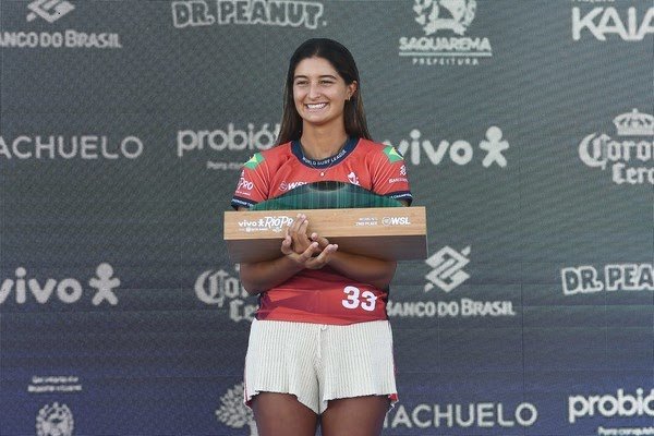 Luana Silva foi vice-campeã da etapa de Saquarema da WSL, neste domingo (29). Foto: Alexandre Durão