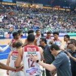 Jogadores e comissão técnica do Franca reunidos durante duelo contra o Minas - Foto: Marcos Limonti/Sesi Franca